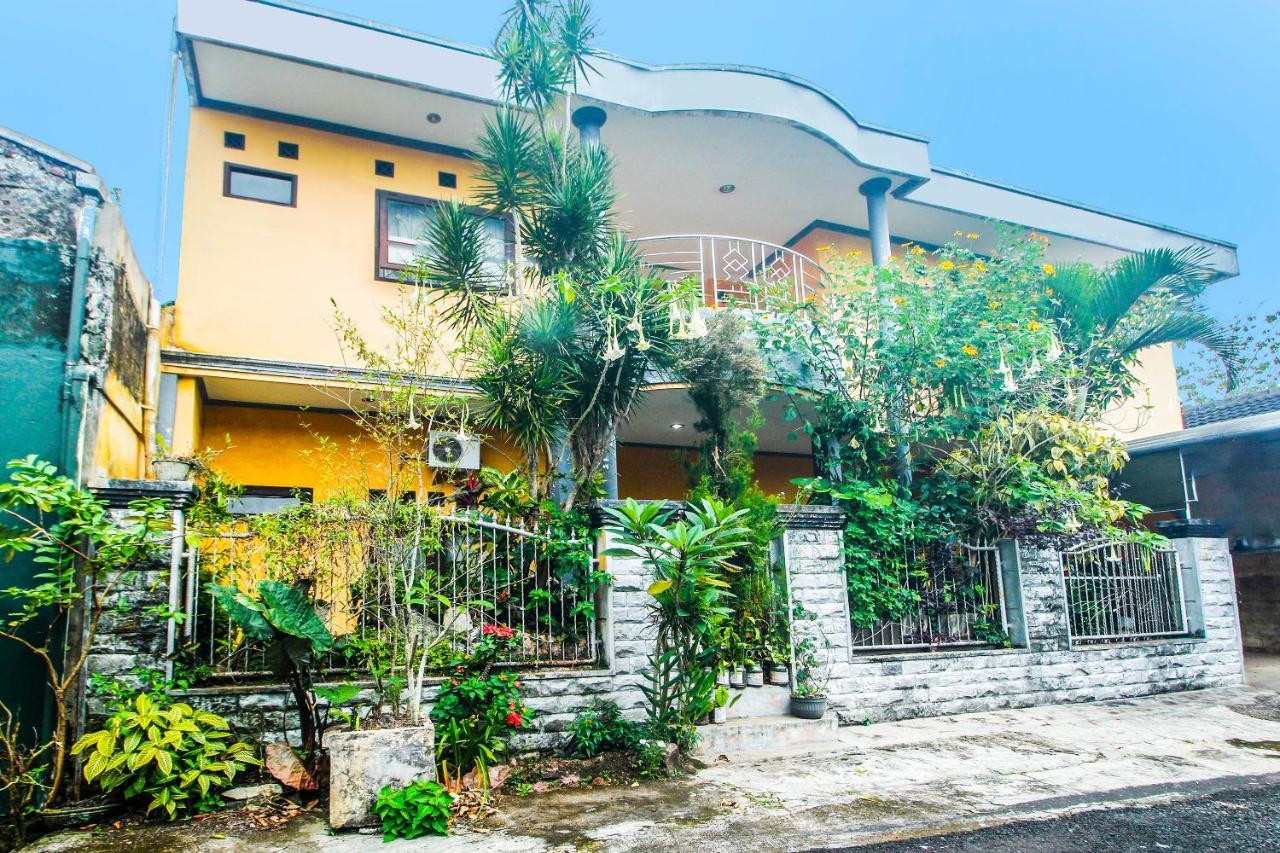 Spot On 91620 Skypiea Guest House Tasikmalaya Kültér fotó
